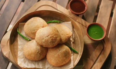 Crispy and Spiced Lilva Kachori Recipe