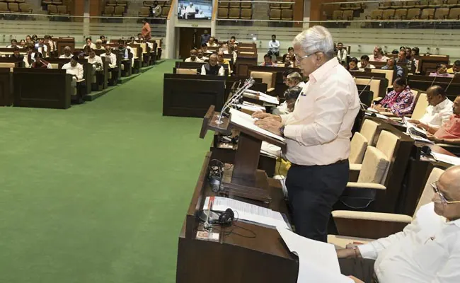 Gujarat Finance Minister Kanubhai Desai Presents Record ₹3,70,250 Crore Budget for 2025-26